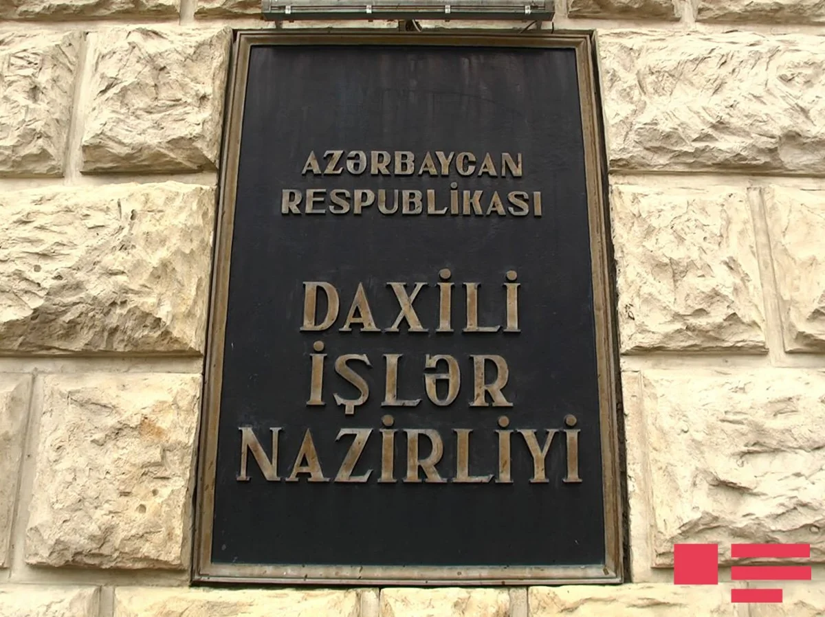 Nardaran qəsəbəsinin iki sakini saxladıqları silah-sursatı könüllü olaraq polisə təhvil veriblər