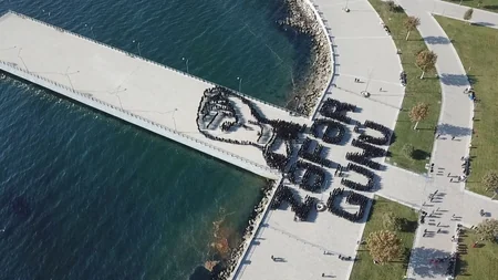 Zəfər Günü münasibətilə fləşmob keçirilib, Dəmir yumruq kompozisiyası yaradılıb