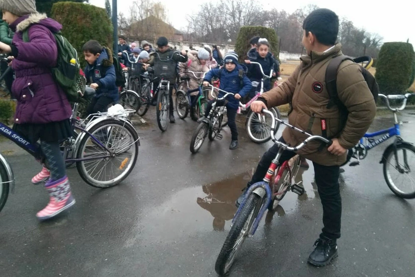 Balakəndə şagirdlər məktəbə velosipedlə gedirlər - FOTOREPORTAJ - VİDEO