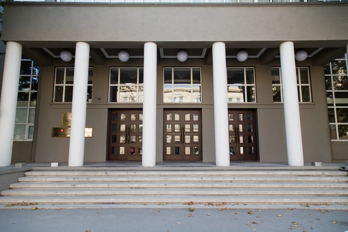 Qiymətli Kağızlar üzrə Dövlət Komitəsi işçi axtarır