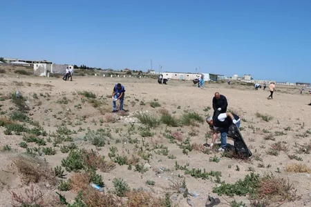 Şüvəlan çimərliyinin dəniz sahili tullantılardan təmizlənib