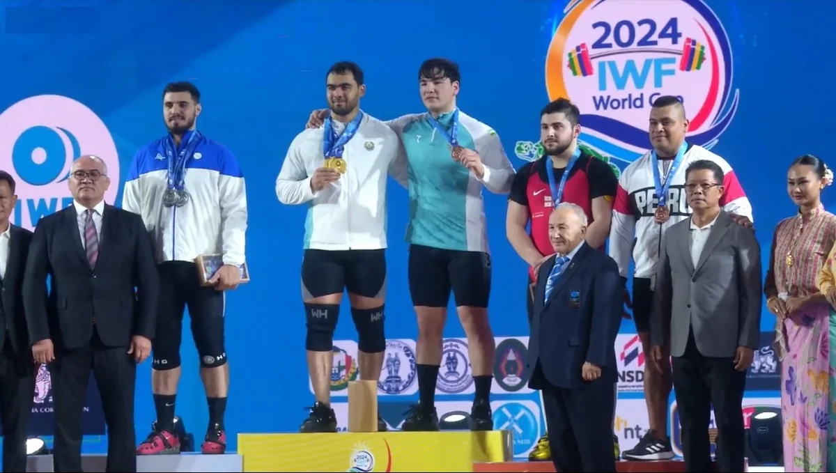 Dadaş Dadaşbəyli Dünya Kubokunda 3 gümüş medal qazanıb