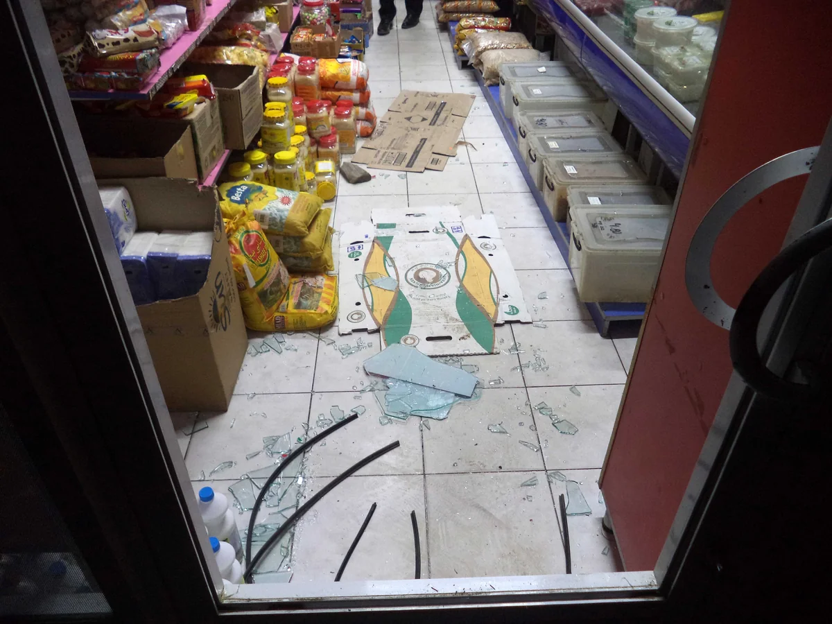 Qubada mağazadan oğurluq etmək istəyən şəxs iş başında yaxalandı