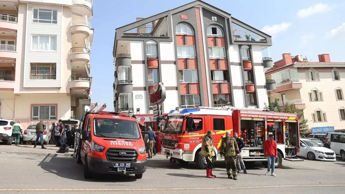 Ankarada bina yanıb, 1 yanğınsöndürən həlak olub