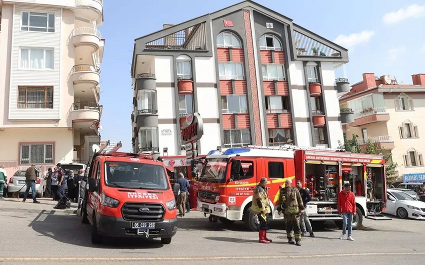 Ankarada bina yanıb, 1 yanğınsöndürən həlak olub