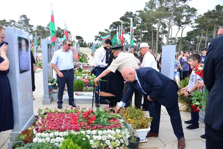 Xətaidə şəhidlərin xatirə löhvələrinin açılış mərasimi keçirilib
