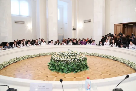 Komitə sədri: Azərbaycanda 2,6 milyon uşaq var