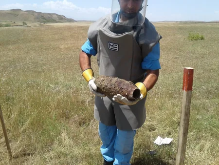 Füzulidə yanmış top mərmisi tapılıb