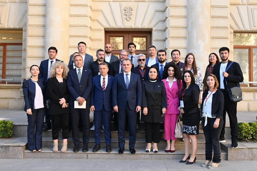 Джейхун Байрамов встретился с участниками Медиа-форума Азербайджан-Европа