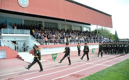 Müdafiə Nazirliyinin xüsusi təyinatlı təhsil müəssisələrində andiçmə mərasimləri keçirilib