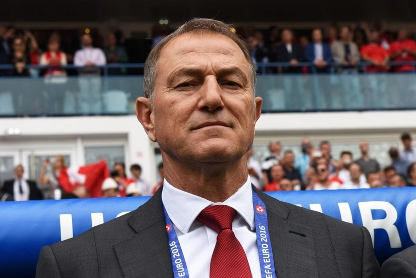 Gianni De Biasi arrives in Baku