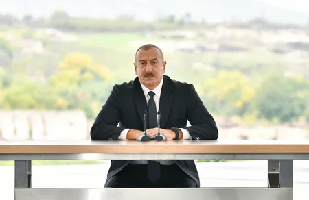 Prezident Füzuli rayon ictimaiyyətinin nümayəndələri ilə görüşüb - TAM MƏTN