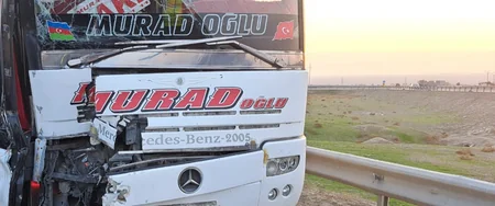 Bakı-Qazax yolunda sərnişin avtobusu yük maşını ilə toqquşub, xəsarət alanlar var