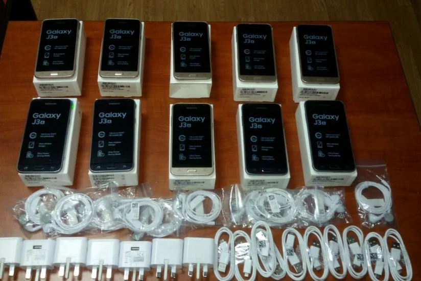 Azərbaycan gömrükçüləri avtomobildə 10 ədəd mobil telefon və aksesuarlarını aşkar edib