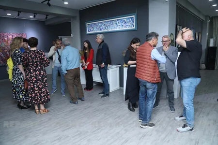 Bakıda “Müharibə uşaqlarına” xeyriyyə sərgisi açılıb