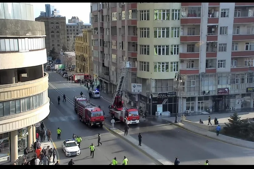 Bakıda yanğın baş verən küçədə nəqliyyatın hərəkəti məhdudlaşdırılıb