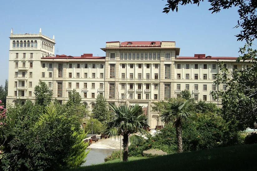 Azərbaycanda diaqnostik qiymətləndirilməsi aparılan müəllimlərin vəzifə maaşları artırılıb - CƏDVƏL