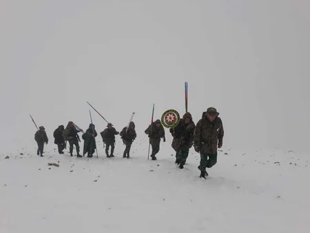 Sərhədçilər ”Heydər Əliyev zirvəsi”nə yürüş ediblər