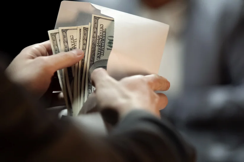 Gədəbəydə hədə-qorxu ilə pul tələb edən şəxs saxlanılıb