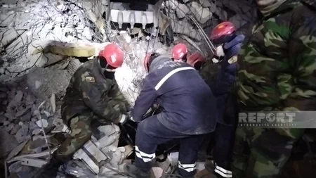 Azərbaycanın xilasediciləri dağıntılar altından ana və azyaşlı qızının meyitini çıxarıb