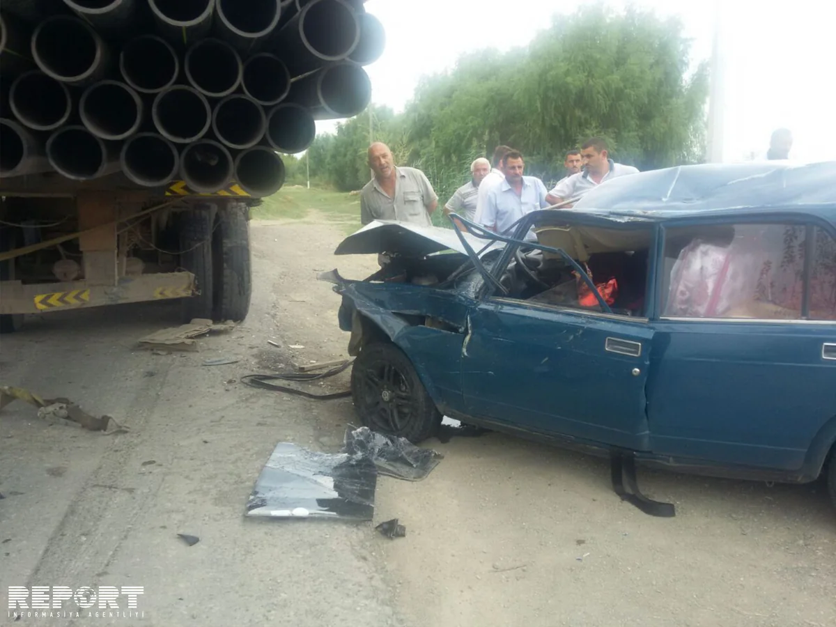 Ağcabədidə Jiquli KamAZla toqquşub, iki nəfər yaralanıb - FOTO