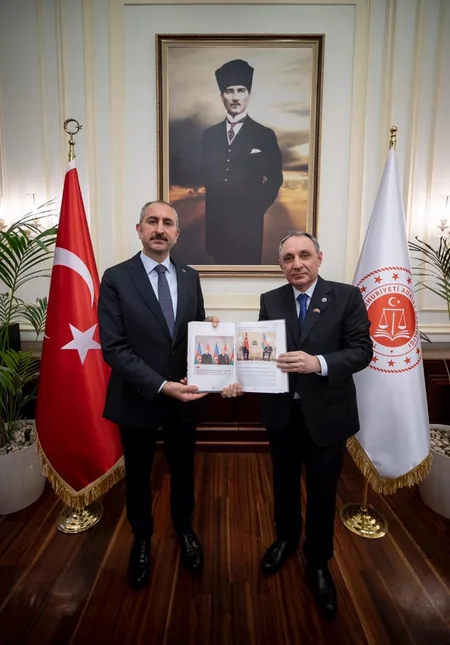 Kamran Əliyev Türkiyəyə rəsmi səfərə gedib