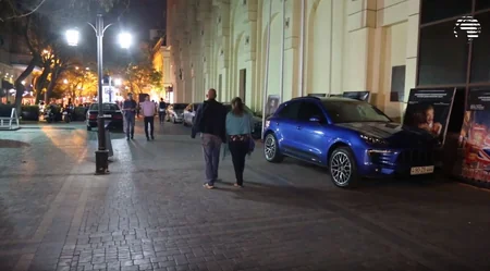 Автомобили, оккупировавшие в Баку тротуары - ВИДЕОРЕПОРТАЖ