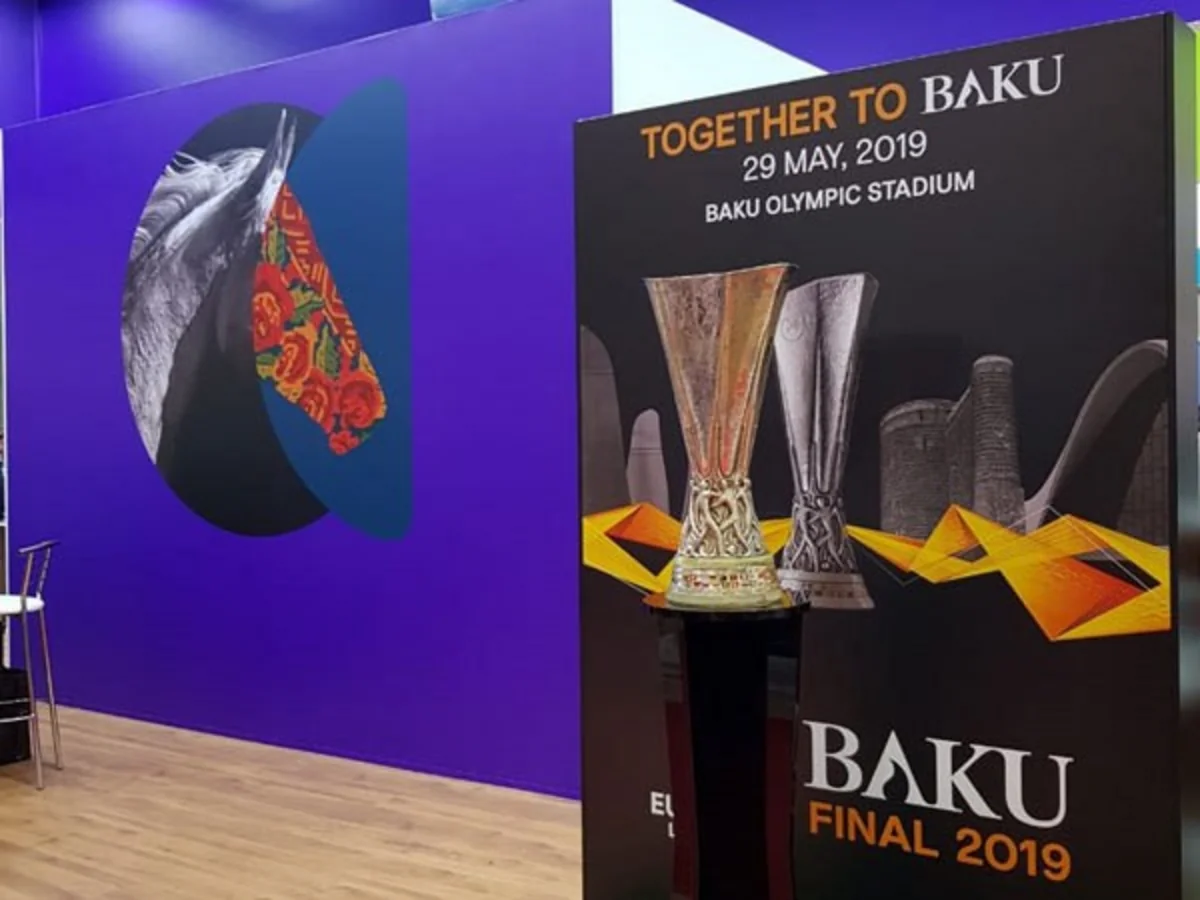 UEFA Avropa Liqasının kuboku Moskvada sərgilənir