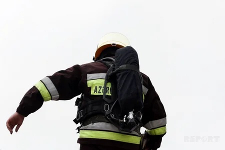 Bakıda biznes mərkəzində baş verən yanğın söndürülüb, 40 nəfər təxliyyə olunub - YENİLƏNİB - 2