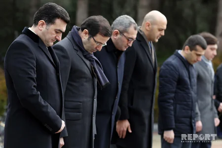 Azerbaijan commemorates national leader Heydar Aliyev - PHOTO REPORT