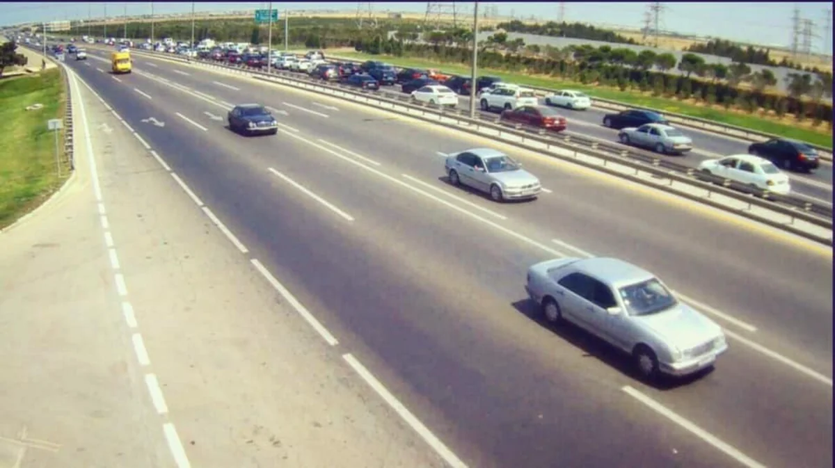 Aeroport yolunda qəza sıxlığa səbəb olub