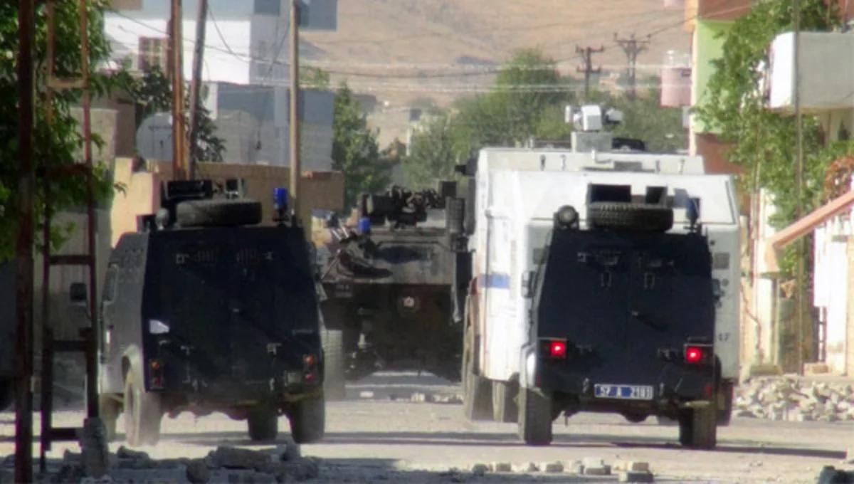 Türkiyənin cənub-şərqində terrorçular polis əməkdaşlarına atəş açıblar