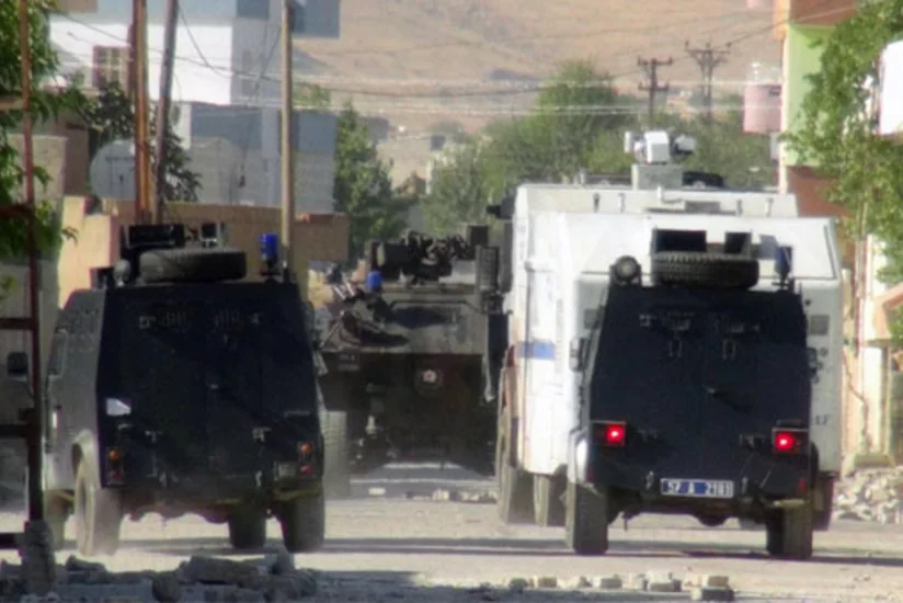 Türkiyənin cənub-şərqində terrorçular polis əməkdaşlarına atəş açıblar