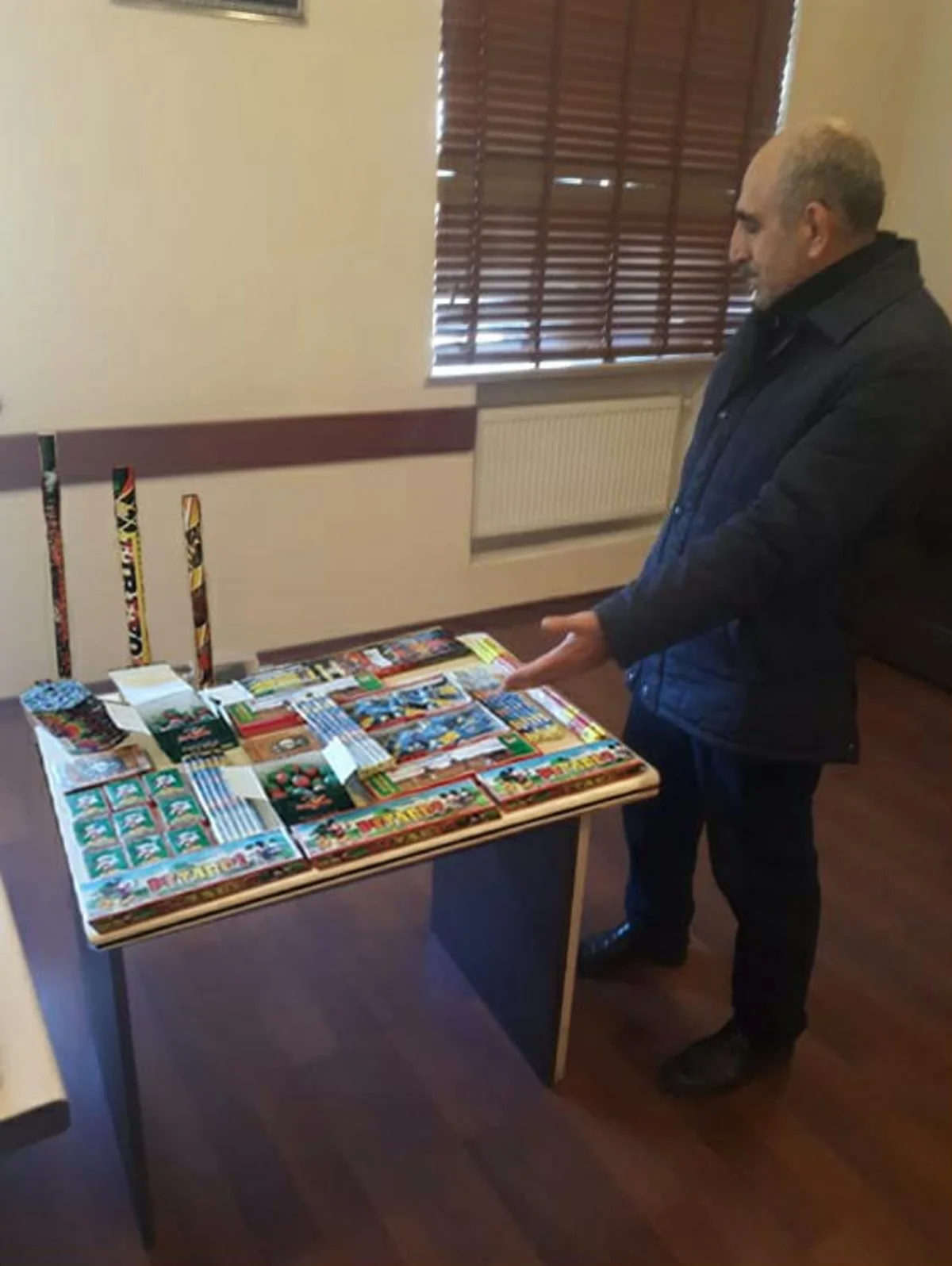 Zaqatalada məktəb ləvazimatları mağazasında pirotexniki vasitələr satan şəxs saxlanılıb