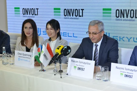 ONVOLT elektromobil satış-sərgi salonunu və SKYWELL ET5 modelini təqdim edib