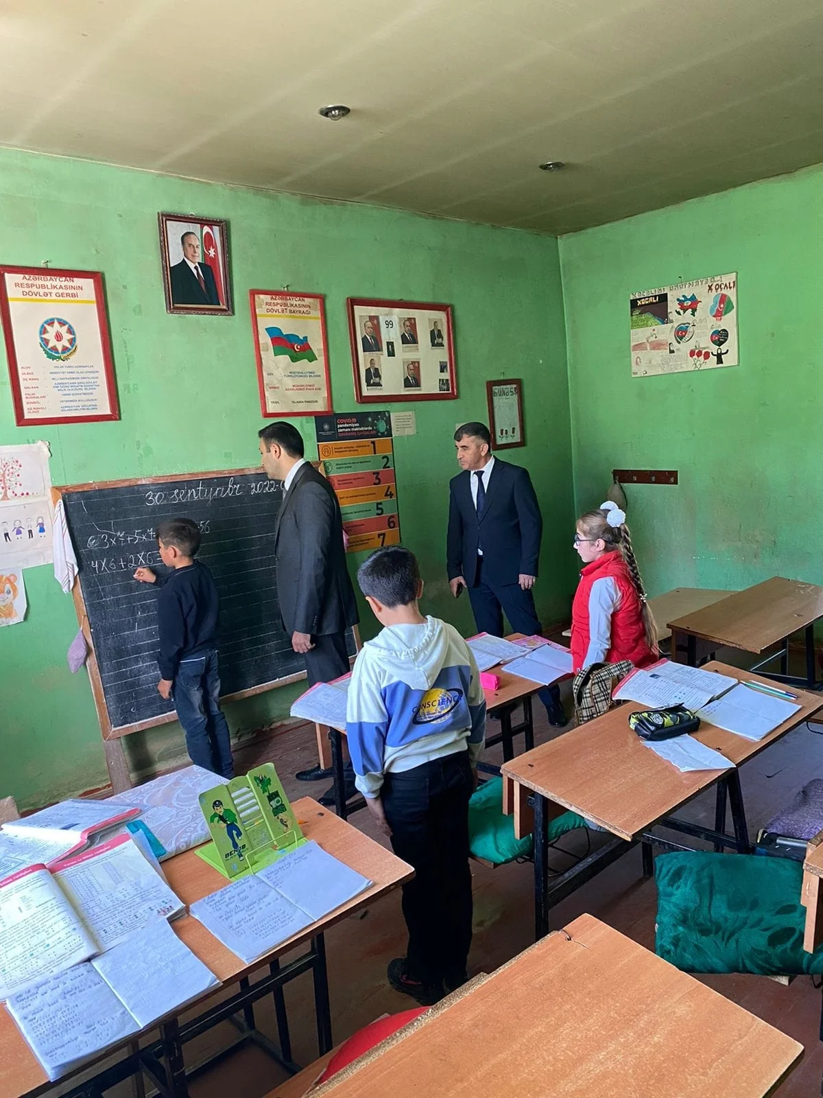 Gədəbəydə şagirdlərin dərs zamanı məktəbdə olmamasının səbəbi açıqlanıb