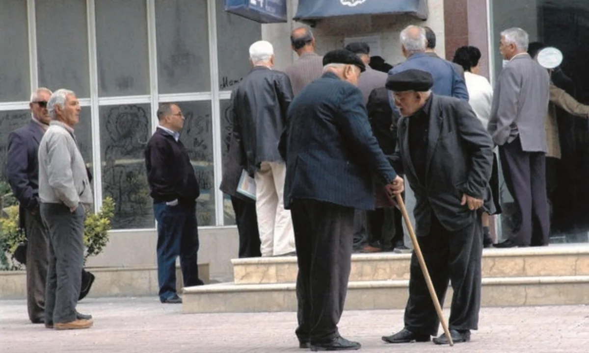 Nazirlik pensiya yaş həddinin yüksək olması fikrinə münasibət bildirib