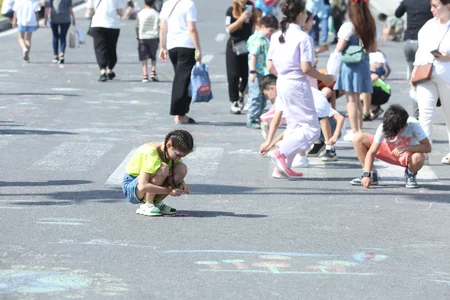 Heydər Əliyev Mərkəzinin parkında Uşaq festivalı keçirilib