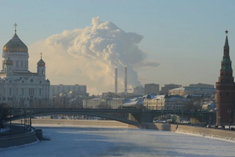 Moskvada sərxoş qadın buz bağlamış çayın üzəri ilə qarşı tərəfə keçmək istəyib