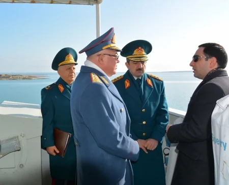 ​Dövlət Sərhəd Xidməti və Gömrük Komitəsinin başçıları yeni Bakı limanında mövcud vəziyyətlə tanış olublar