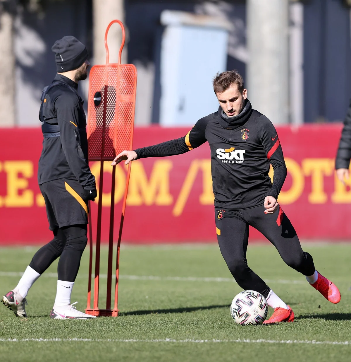 Qalatasarayın futbolçusu əsgərliyə çağırıldı