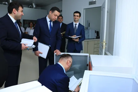 Qoşqar Təhməzli İstehlak Mallarının Ekspertizası Mərkəzinin laboratoriyası ilə tanış olub