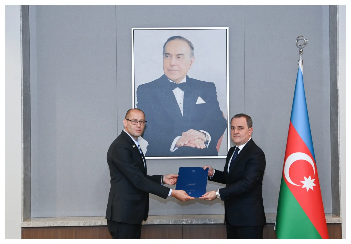 İsrailin yeni səfiri etimadnaməsinin surətini Azərbaycan XİN başçısına təqdim edib