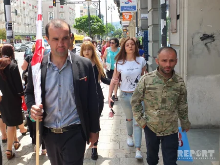 Вынужденные переселенцы из Абхазии провели акцию протеста у посольства Армении в Грузии