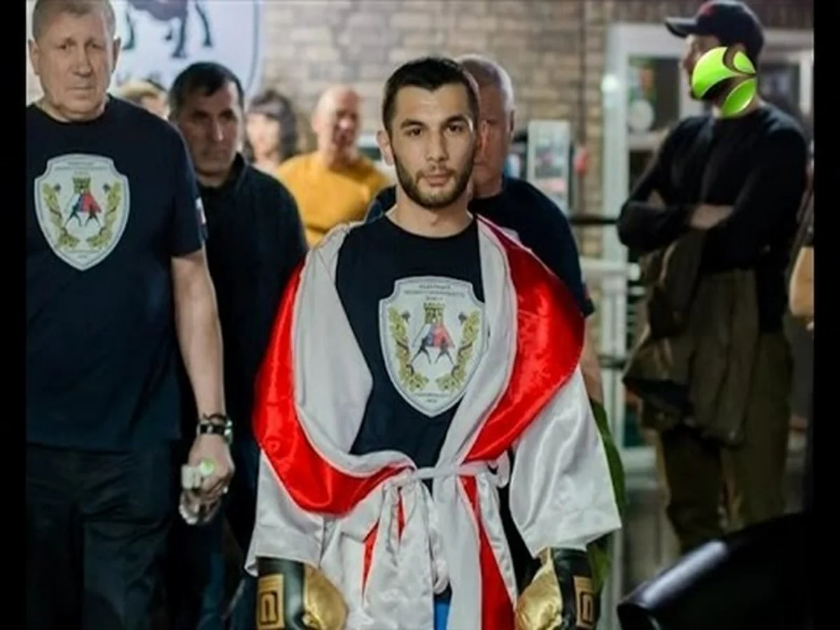 Боксер азербайджанского происхождения Эльнур Самедов стал чемпионом России среди боксеров-профессионалов