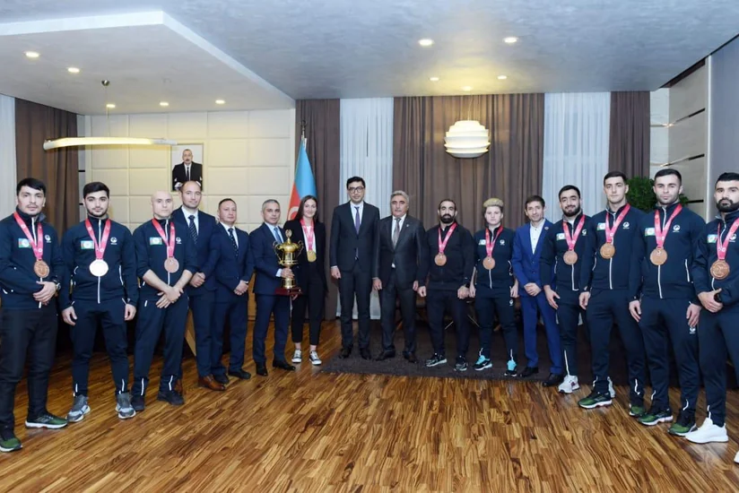 Fərid Qayıbov dünya çempionatında medal qazanmış karateçilərlə görüşüb