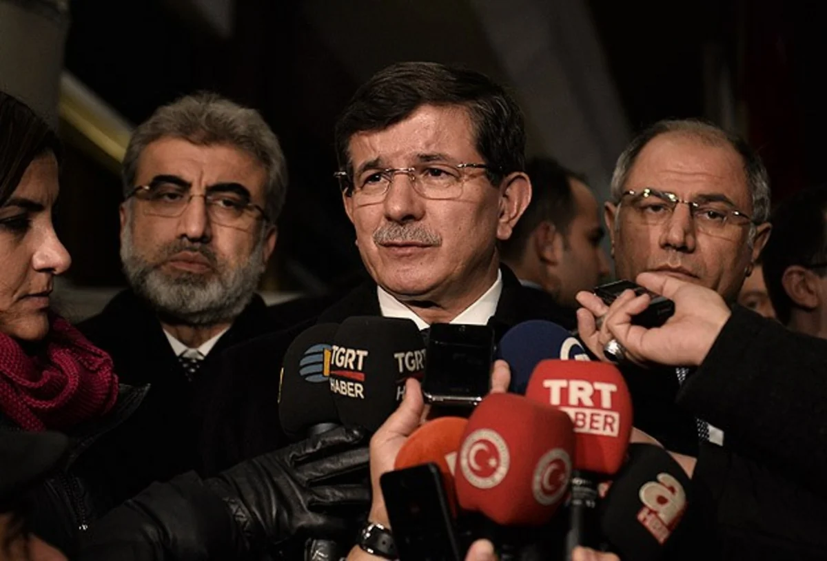 Turkish PM praises police for defusing bombs in Sultanahmet attack