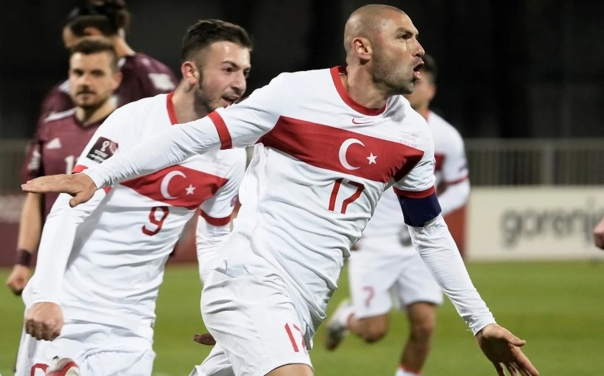 Burak Yılmaz Niderland klubu ilə 5 illik müqavilə bağlayıb