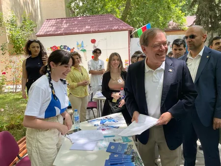 ABŞ səfirliyi “EducationUSA” məzun yarmarkası təşkil edib