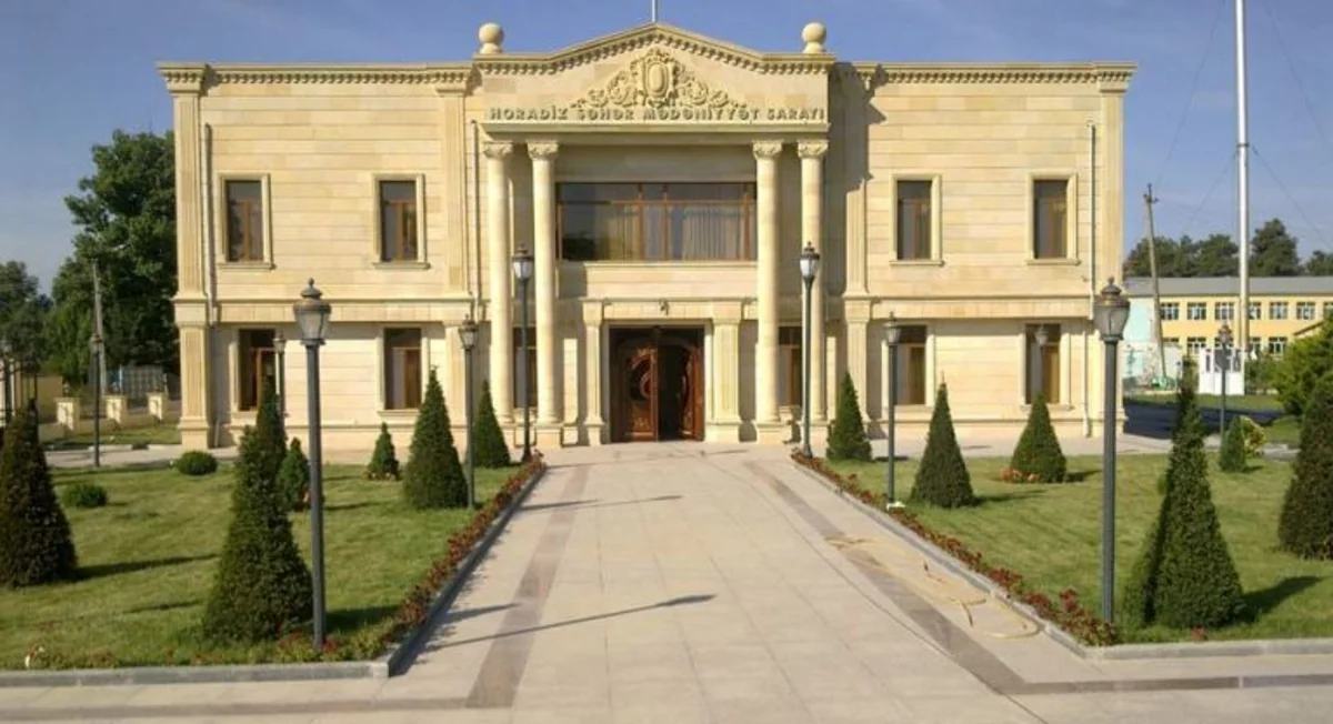 Füzuli Dövlət Dram Teatrı yeni binaya köçüb